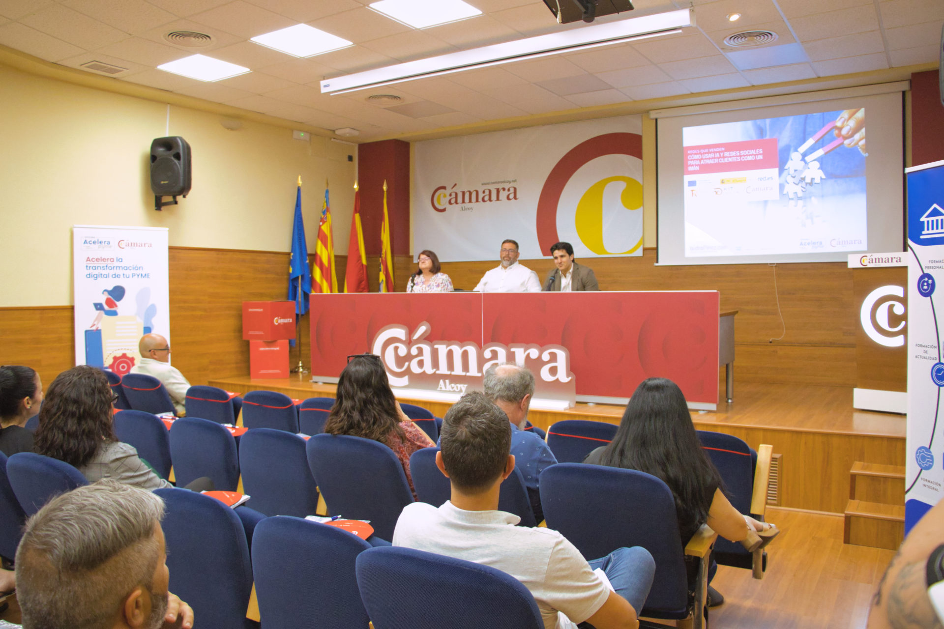 Éxito de participación en el taller OAP “Redes que venden” con Isidro Pérez