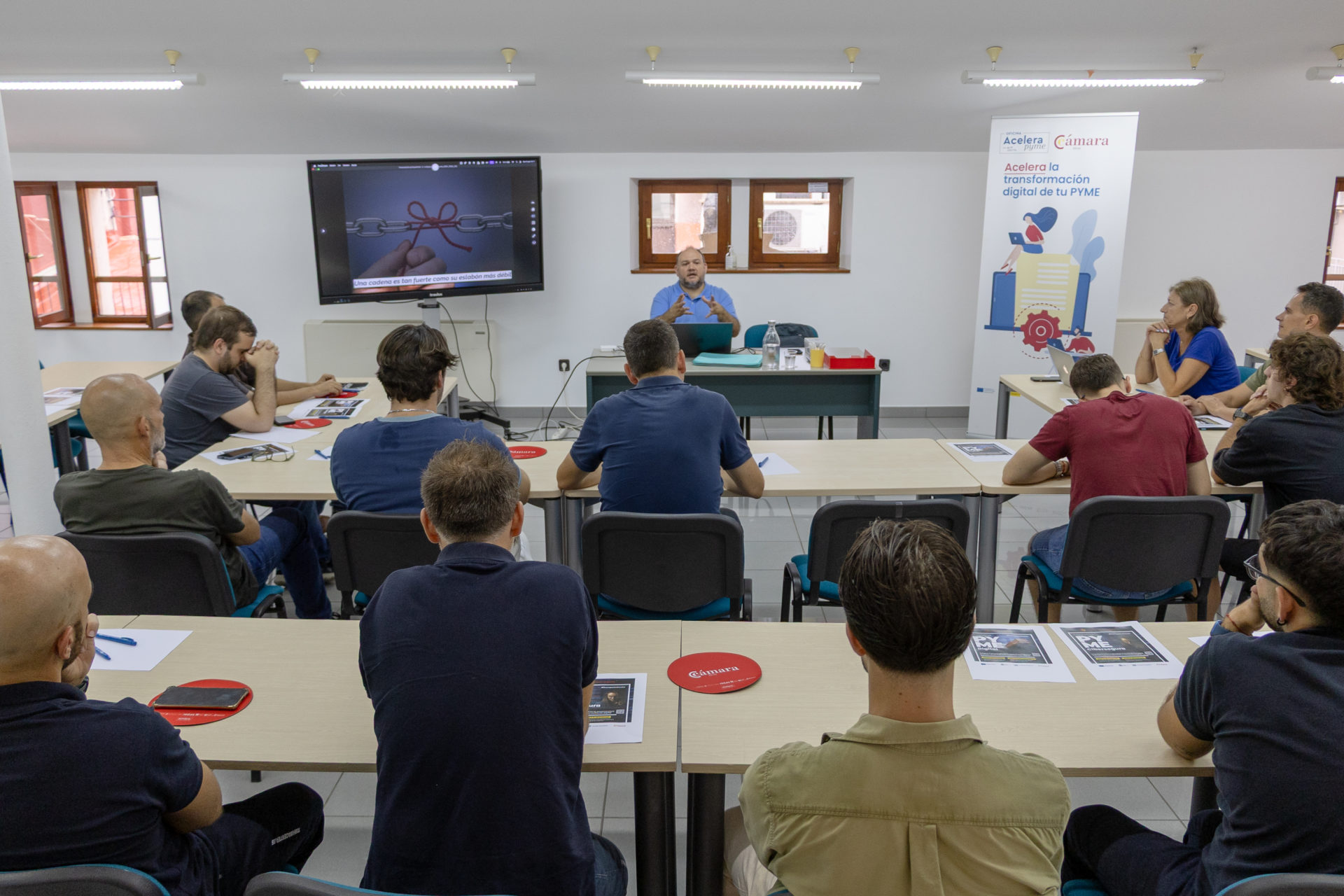 Éxito de la jornada “Cómo los ciberdelincuentes atacan tu negocio” en la Cámara de Comercio de Alcoy