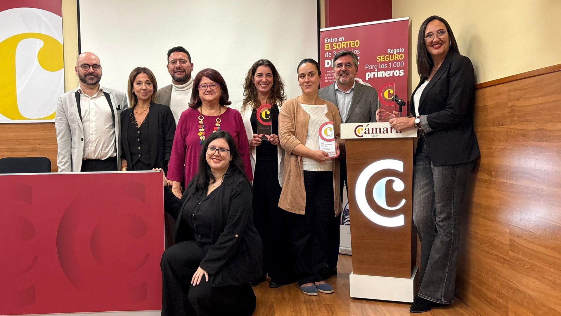 La Nit del Comerç 2025 reconoce la fuerza del comercio alcoyano